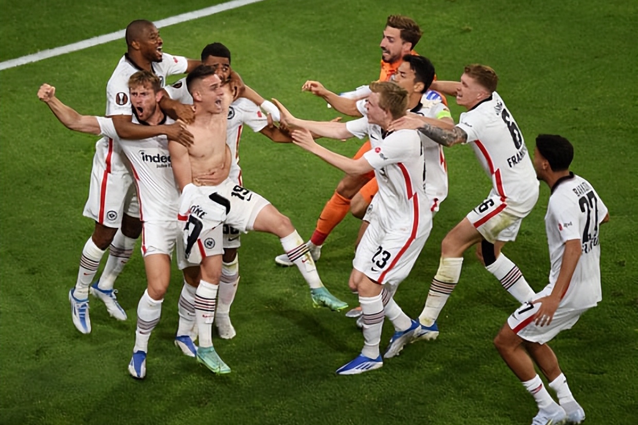 法兰克福欧冠征途：从惊艳亮相到艰难前行